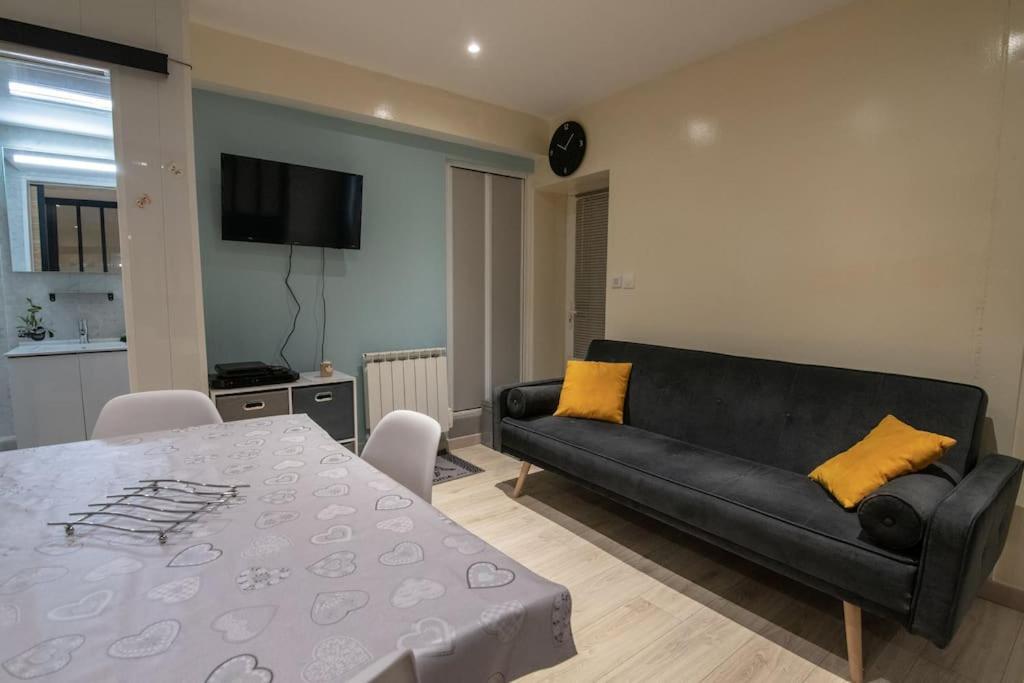 Studio Place De La Barre Le Cosy Apartment Macon Luaran gambar